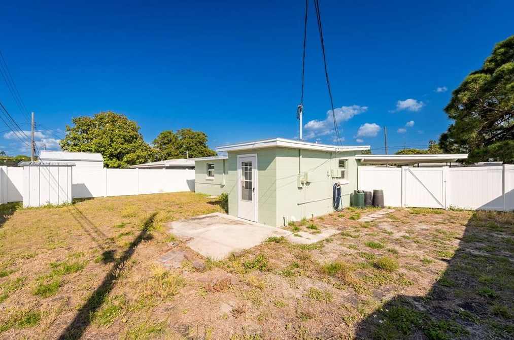 10477 119 Ave, Largo FL  33773-2227 exterior