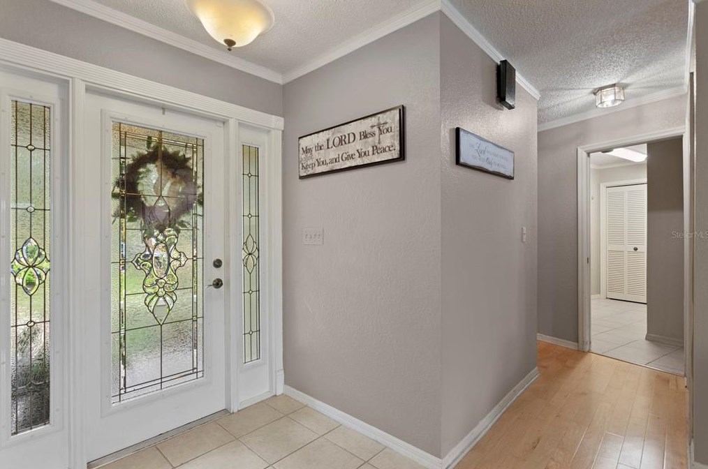 1053 Serpentine Dr, Saint Petersburg, FL 33705-6139