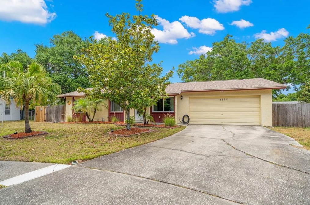 1622 Amberglen Dr, Dunedin, FL 34698