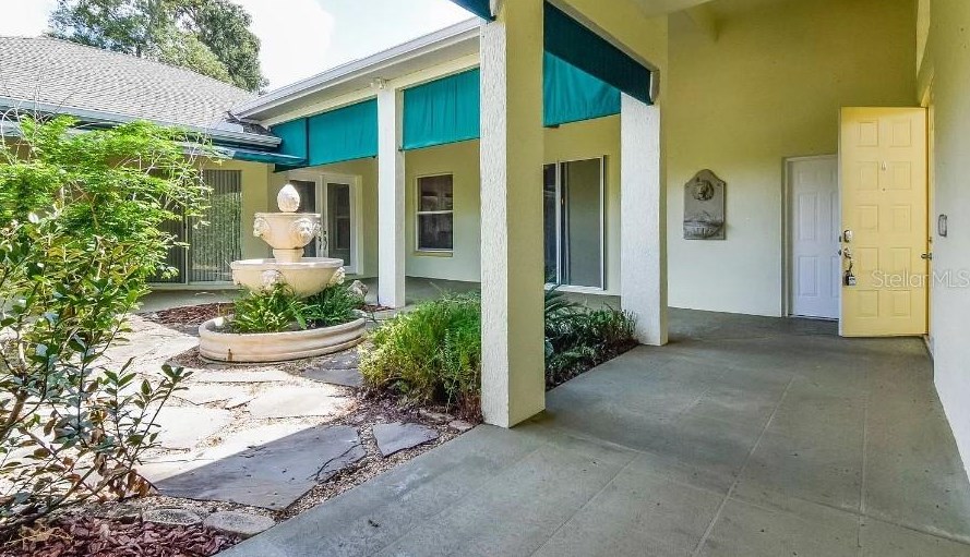 12450 Woodlands Cir, Dade City, FL 33525