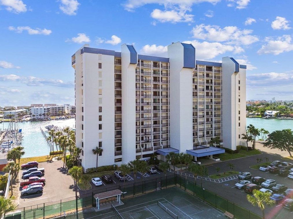 9525 Blind Pass Rd, Saint Petersburg, FL 33706-1354
