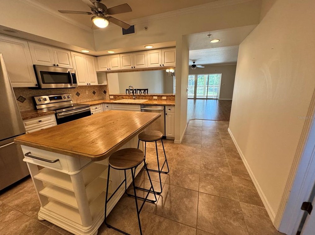 960 Starkey Rd #5104, Largo, FL 33771