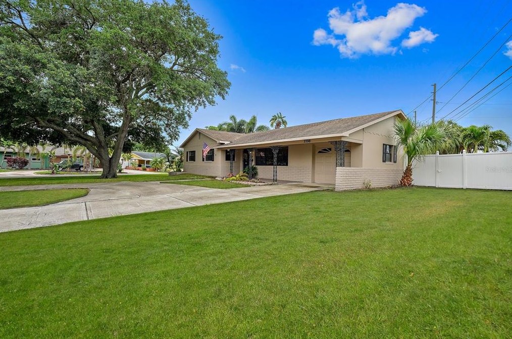 2398 64th St N, Saint Petersburg, FL 33710