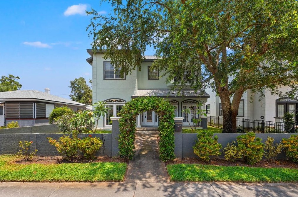3537 Haines Rd, Saint Petersburg, FL 33704-1103