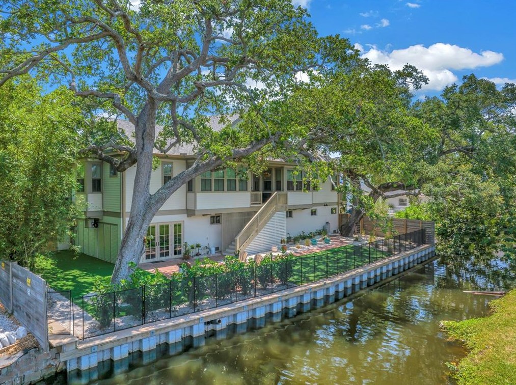 1200 5th St, Saint Petersburg, FL 33701-5243