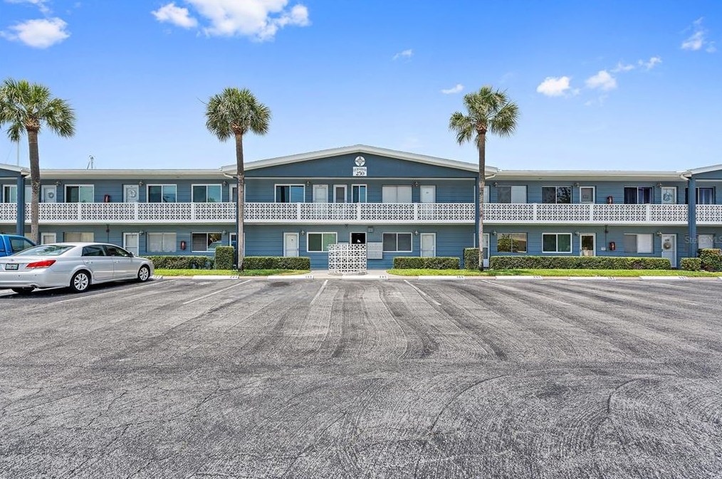 250 126th Ave, Saint Petersburg, FL 33706-4482