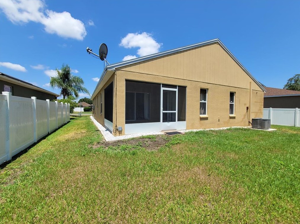 6401 Twin Bridges Dr, Zephyrhills FL 33541-8380 exterior