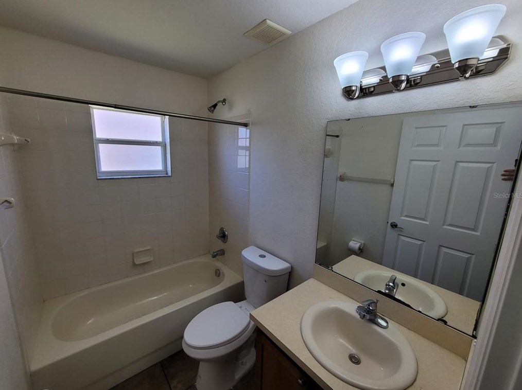 6401 Twin Bridges Dr, Zephyrhills FL 33541-8380 exterior