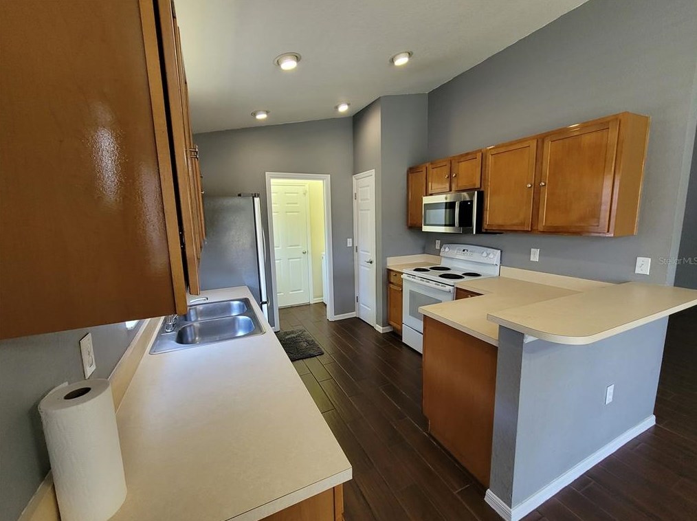 6401 Twin Bridges Dr, Zephyrhills FL 33541-8380 exterior