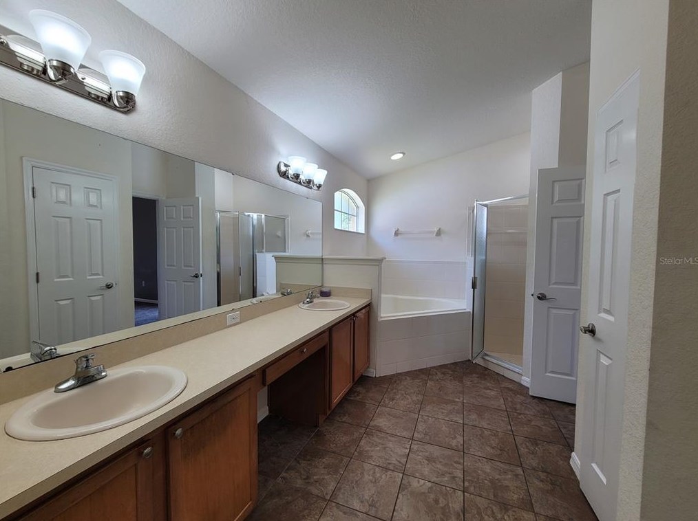 6401 Twin Bridges Dr, Zephyrhills FL 33541-8380 exterior