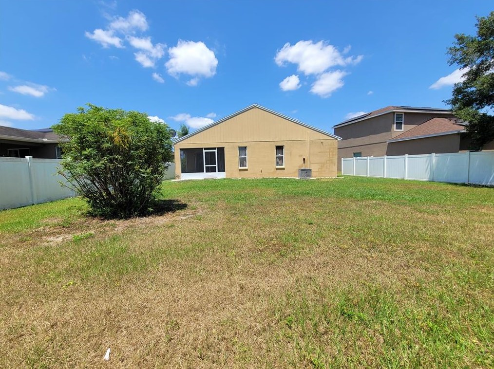 6401 Twin Bridges Dr, Zephyrhills FL 33541-8380 exterior