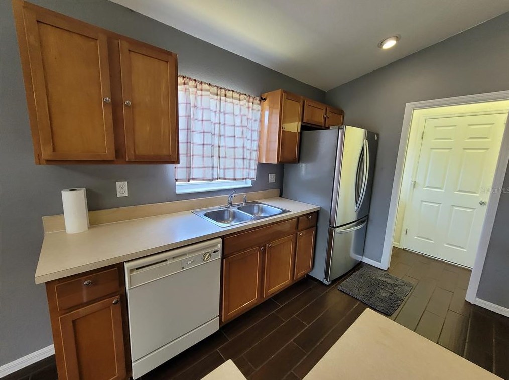 6401 Twin Bridges Dr, Zephyrhills FL 33541-8380 exterior