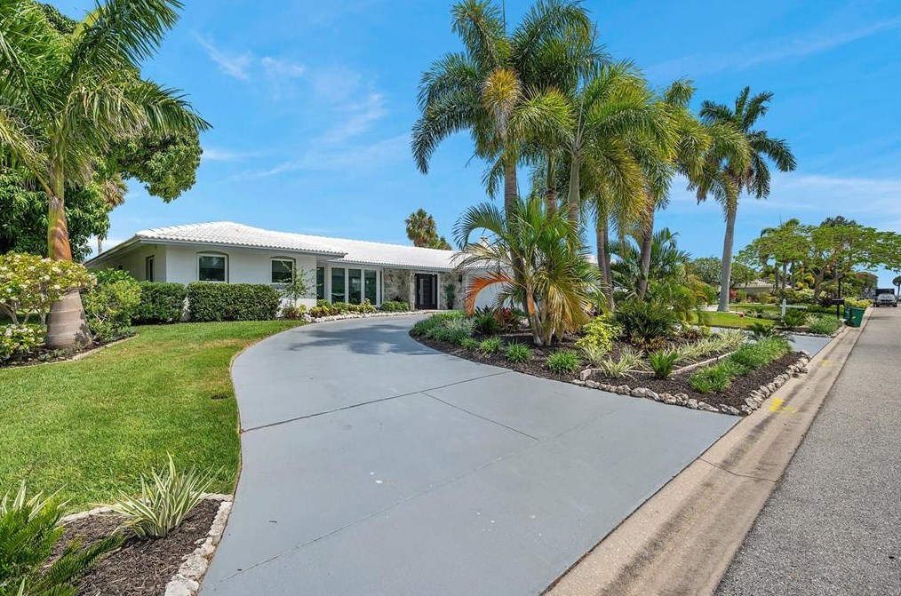 531 Chipping Ln, Longboat Key, FL 34228-3517