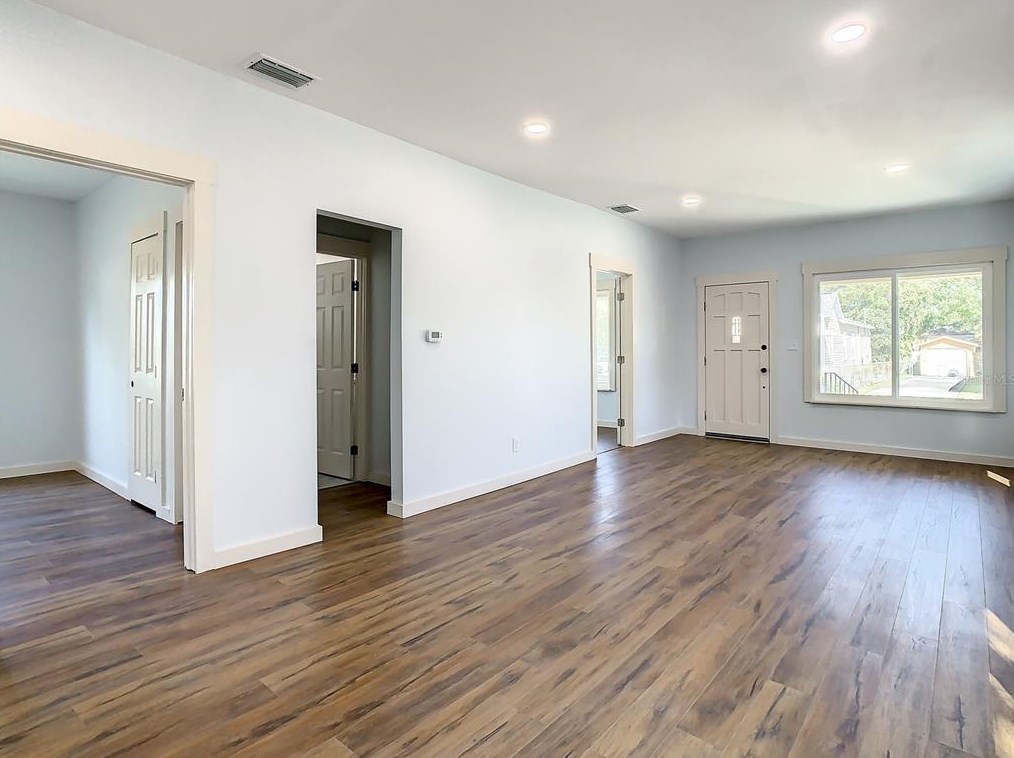 526 W Spruce St #front, Tarpon Springs, FL 34689