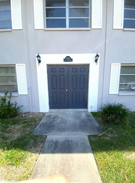 8325 7th Way N #9, Saint Petersburg, FL 33702