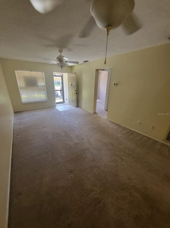 1104 Castlemay Cir, Dunedin FL  34698-8256 exterior