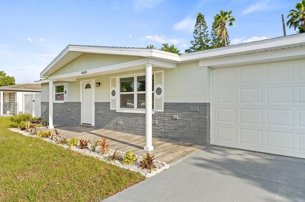 4840 Blossom Dr, Tarpon Springs, FL 34690-3903