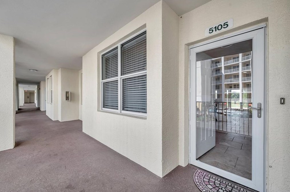 1200 Country Club Dr, Largo FL  33771-2163 exterior