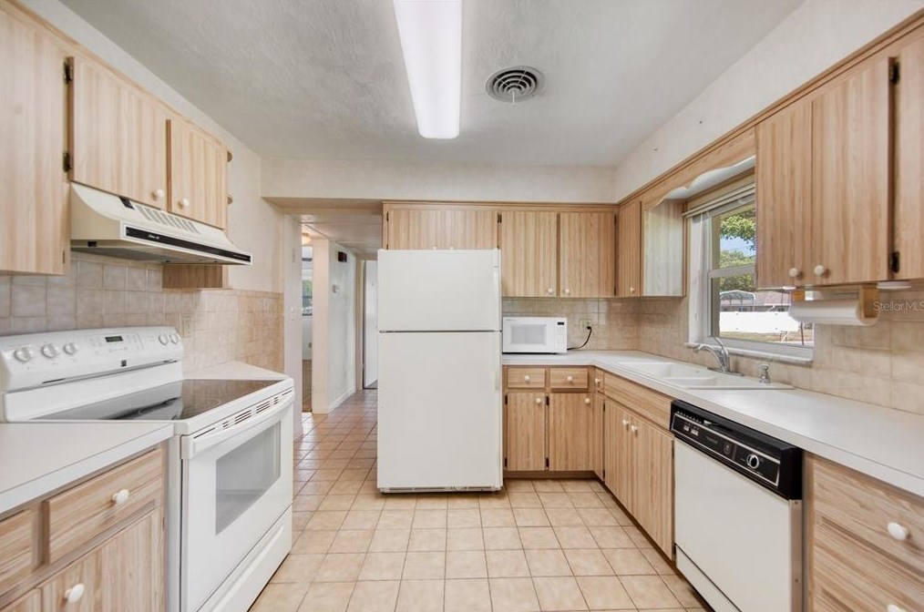 5297 35 Ter, Saint Petersburg FL  33710-2014 exterior