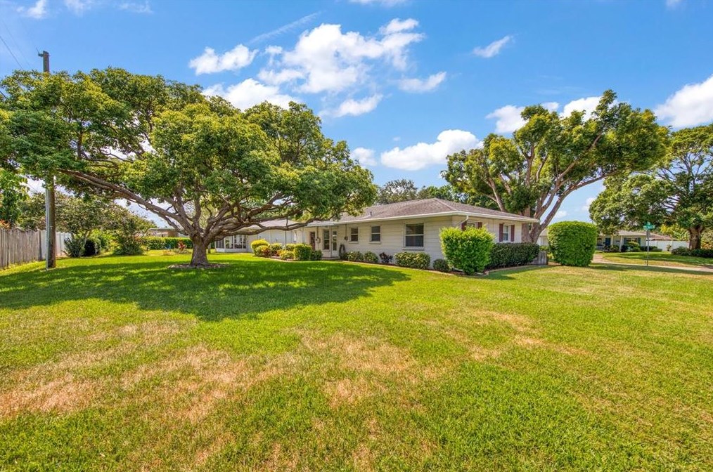 5297 35 Ter, Saint Petersburg FL  33710-2014 exterior