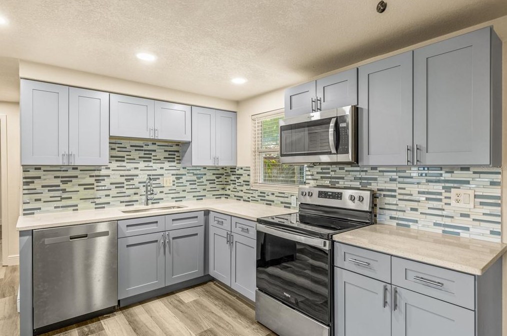 1839 Knollwood Dr, Tarpon Springs, FL 34690-5520