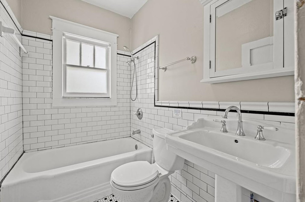 5901 Ola Ave, Tampa FL 33604-6615 exterior