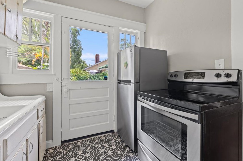 5901 Ola Ave, Tampa FL 33604-6615 exterior