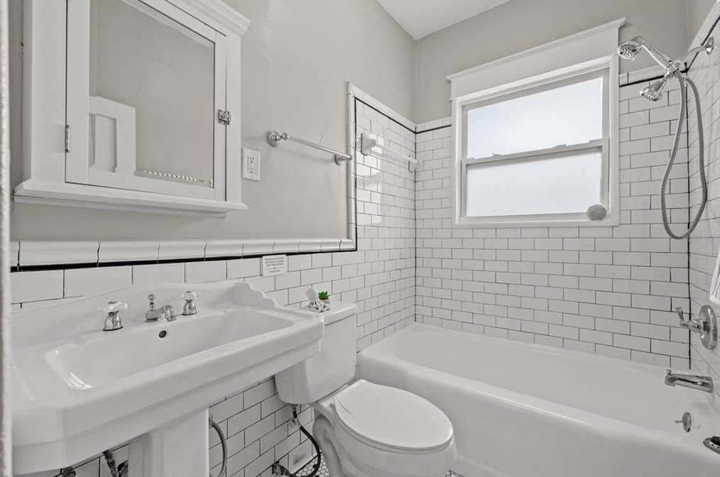 5901 Ola Ave, Tampa FL 33604-6615 exterior