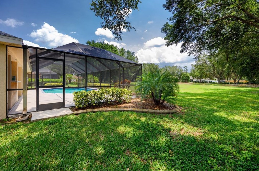 3019 Sutton Woods Dr, Plant City FL  33566-9614 exterior