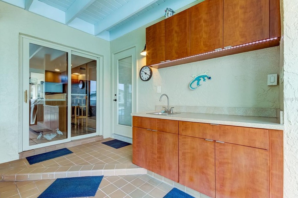 4981 61 Ave, Saint Petersburg FL  33712-4921 exterior