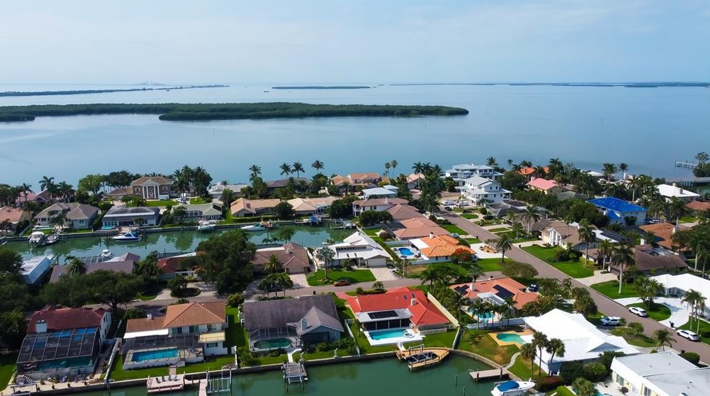 4981 61 Ave, Saint Petersburg FL  33712-4921 exterior