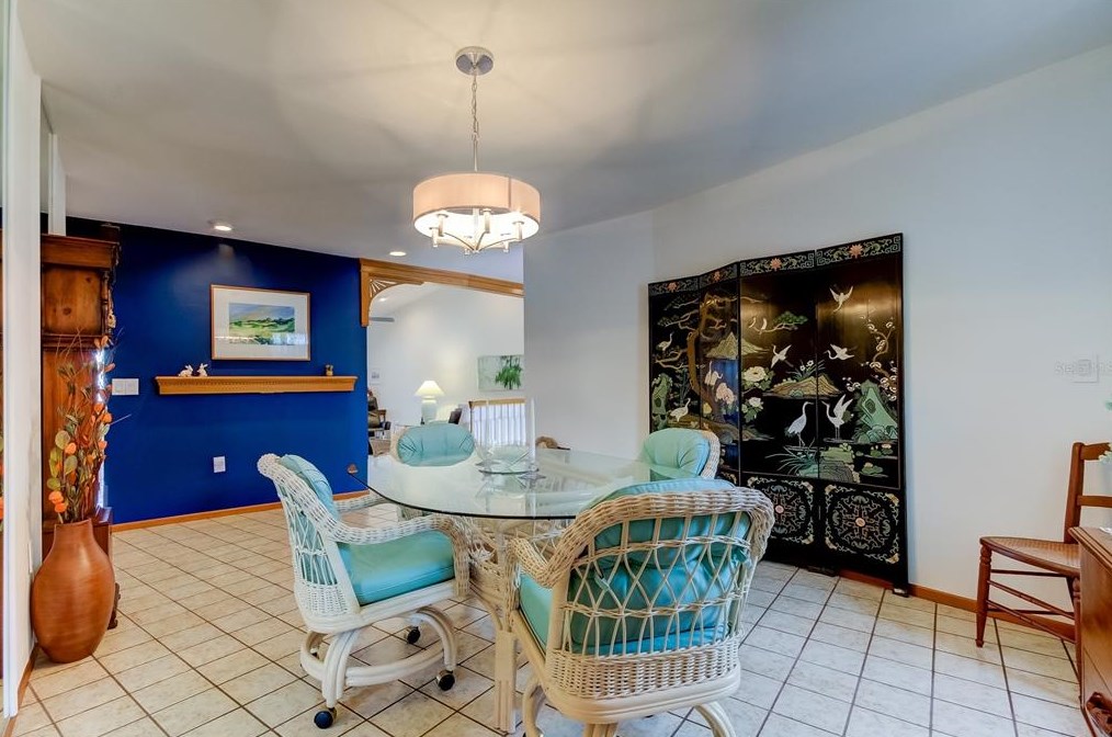4981 61 Ave, Saint Petersburg FL  33712-4921 exterior