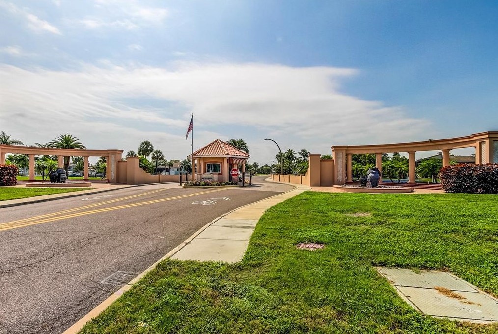 4981 61 Ave, Saint Petersburg FL  33712-4921 exterior