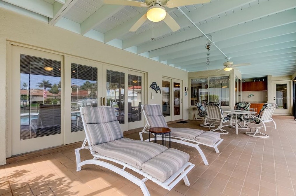 4981 61 Ave, Saint Petersburg FL  33712-4921 exterior