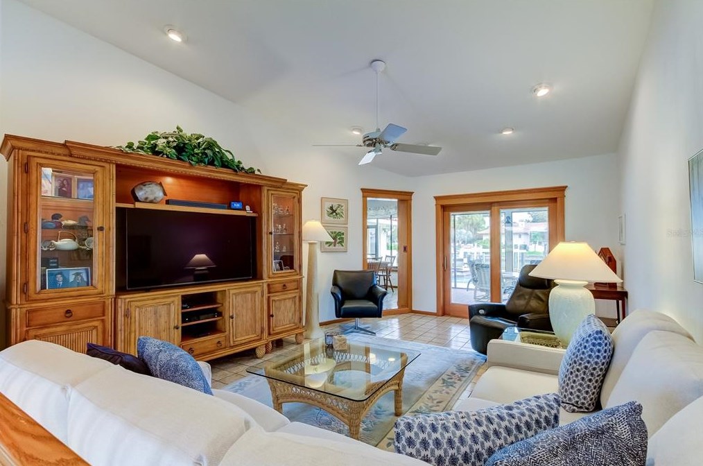4981 61 Ave, Saint Petersburg FL  33712-4921 exterior