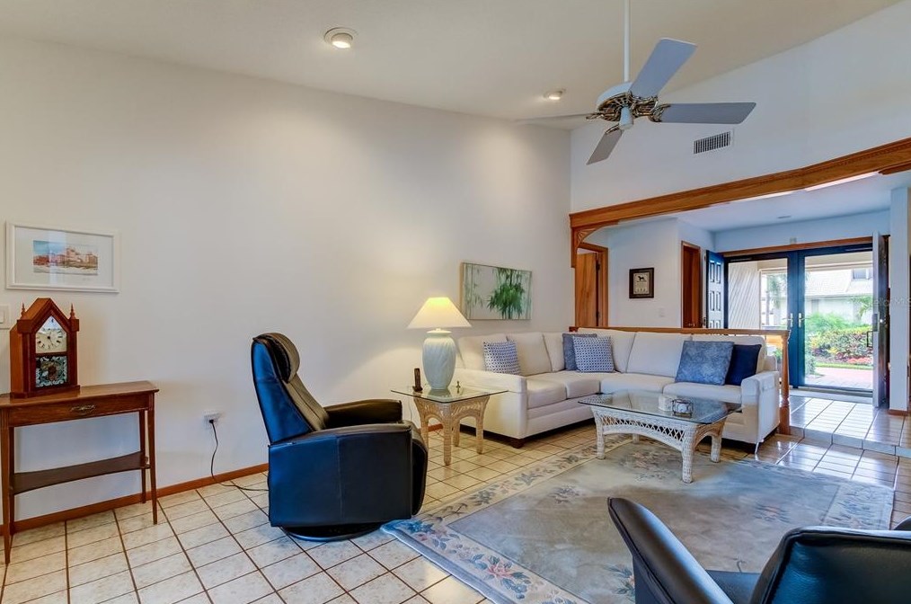 4981 61 Ave, Saint Petersburg FL  33712-4921 exterior
