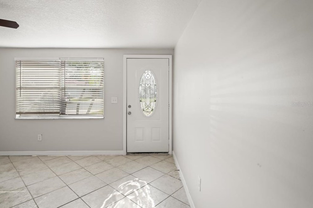 1802 Sprint Ln, Tarpon Springs, FL 34691-4635