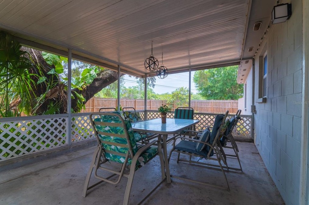 1309 Ironworks Ln, Tarpon Springs FL  34689-2937 exterior