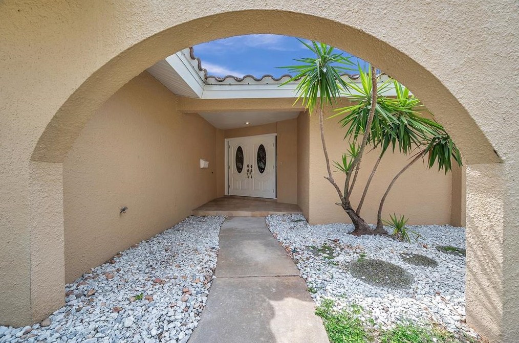 1967 Kansas Ave, Saint Petersburg, FL 33703-3429