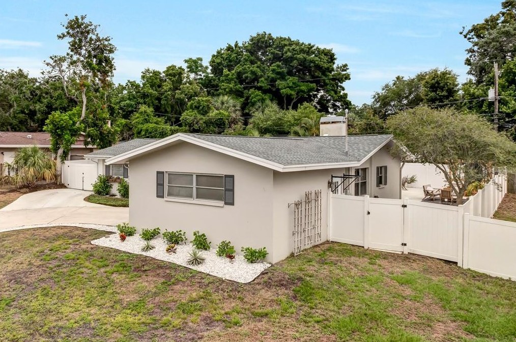 2996 Hickory Dr, Largo, FL 33770-4234