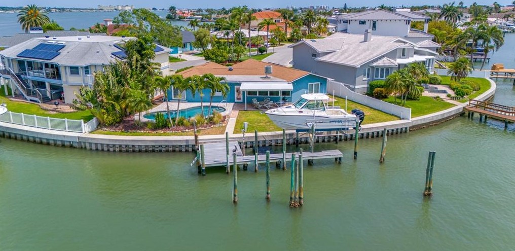 17384 Kennedy Dr, Saint Petersburg, FL 33708-1351