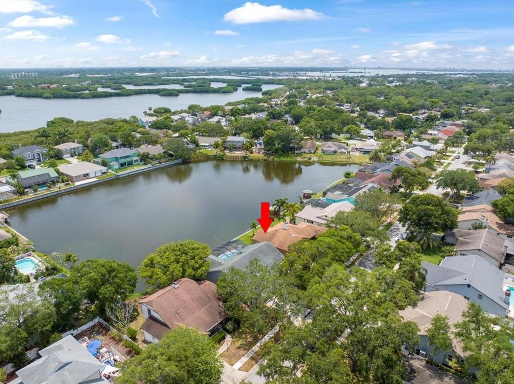 6089 Bay Lake Dr, Saint Petersburg, FL 33708-3524