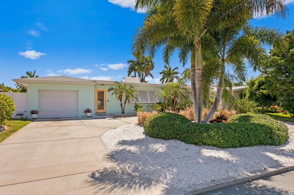 272 Mar St, Saint Petersburg, FL 33706-2810