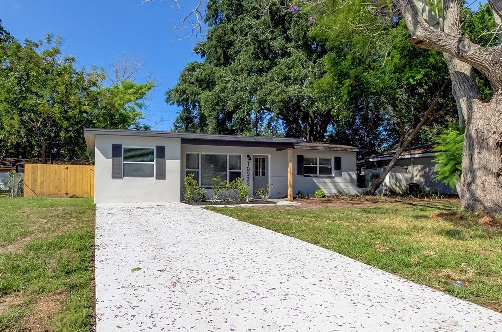 10932 Village Green Ave, Largo, FL 33772-2906