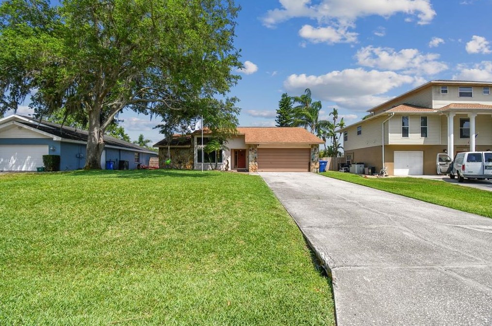 2424 Martha Ln, Land O Lakes, FL 34639-5213
