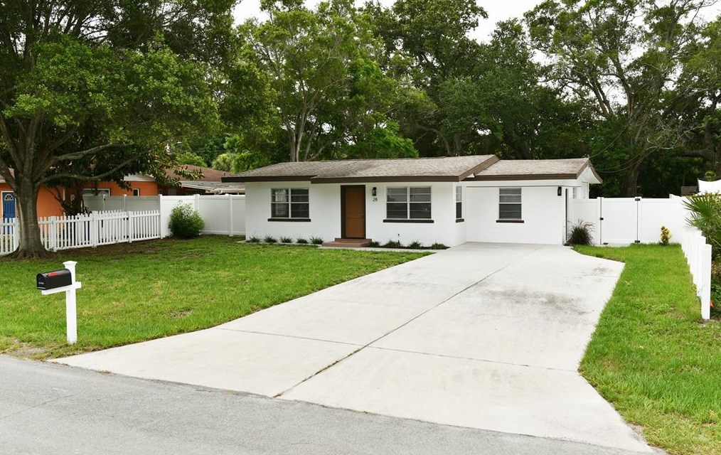 28 Bellemeade Cir, Largo, FL 33770-2256