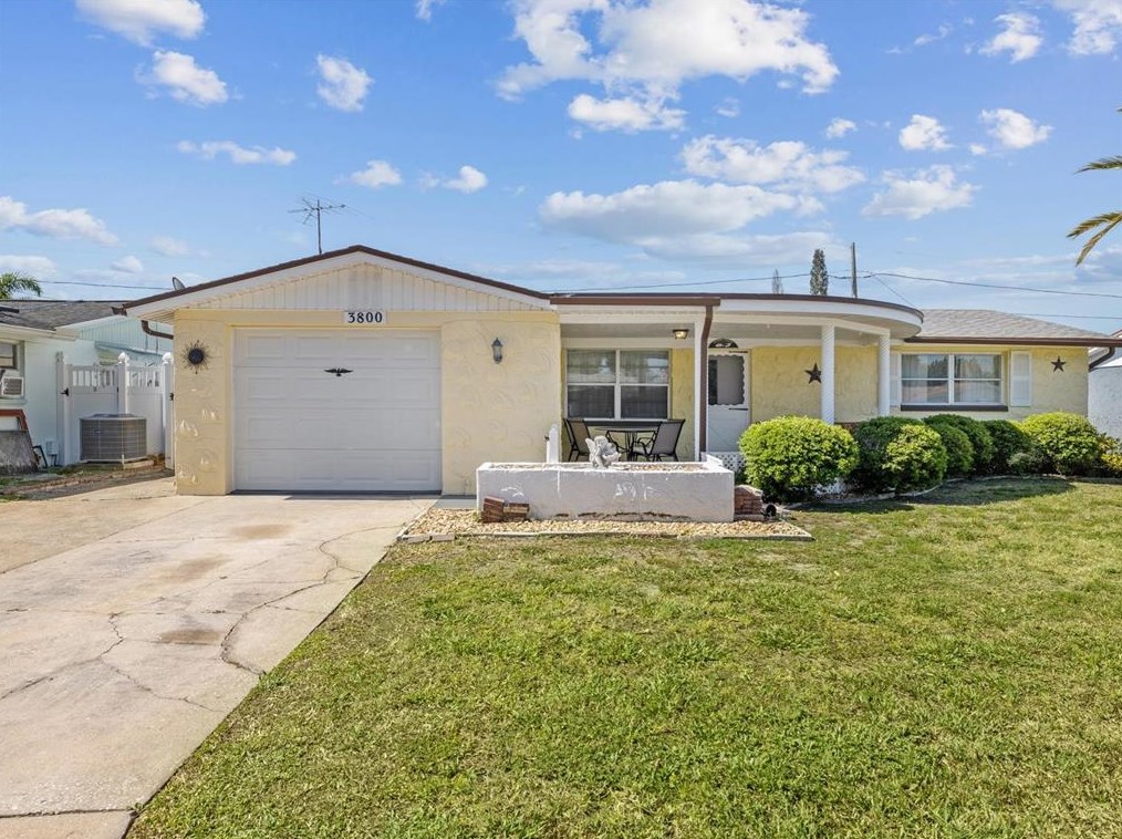 3800 Sablewood Dr, Tarpon Springs, FL 34691-3447