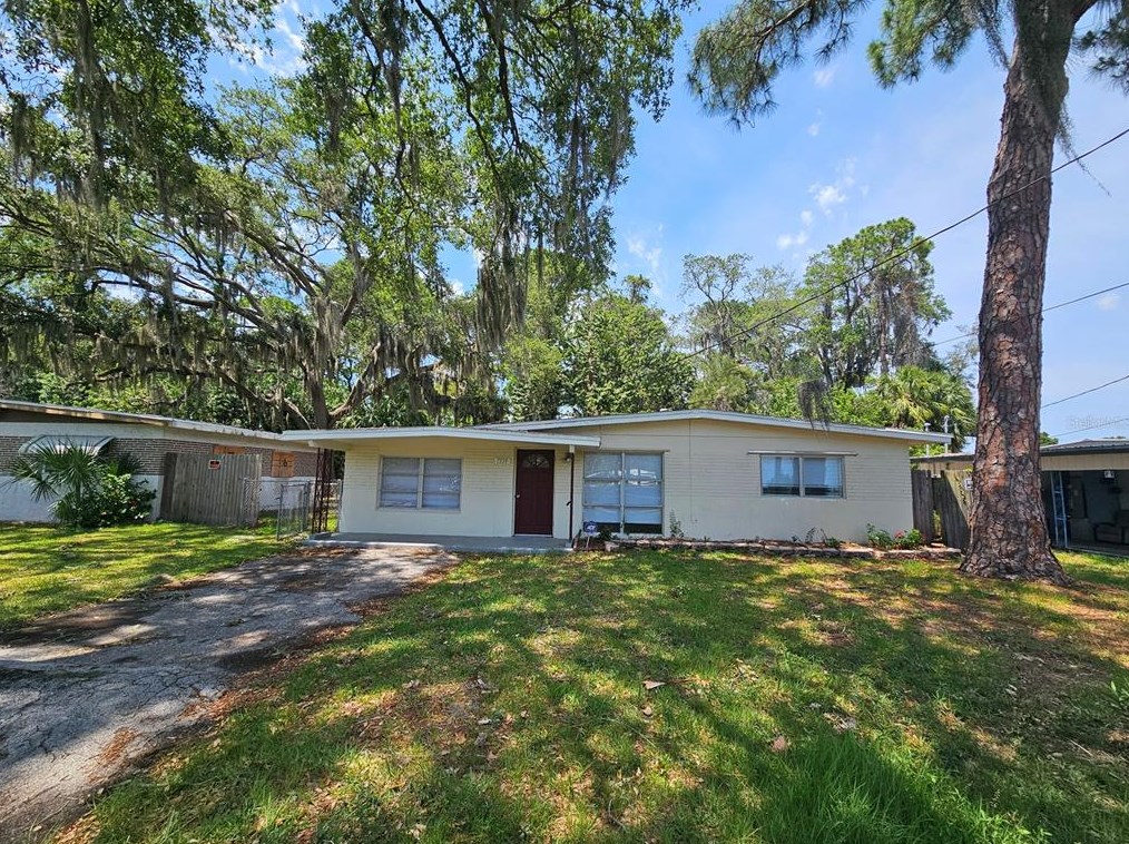 7339 Royal Palm Dr, New Port Richey, FL 34652-1126
