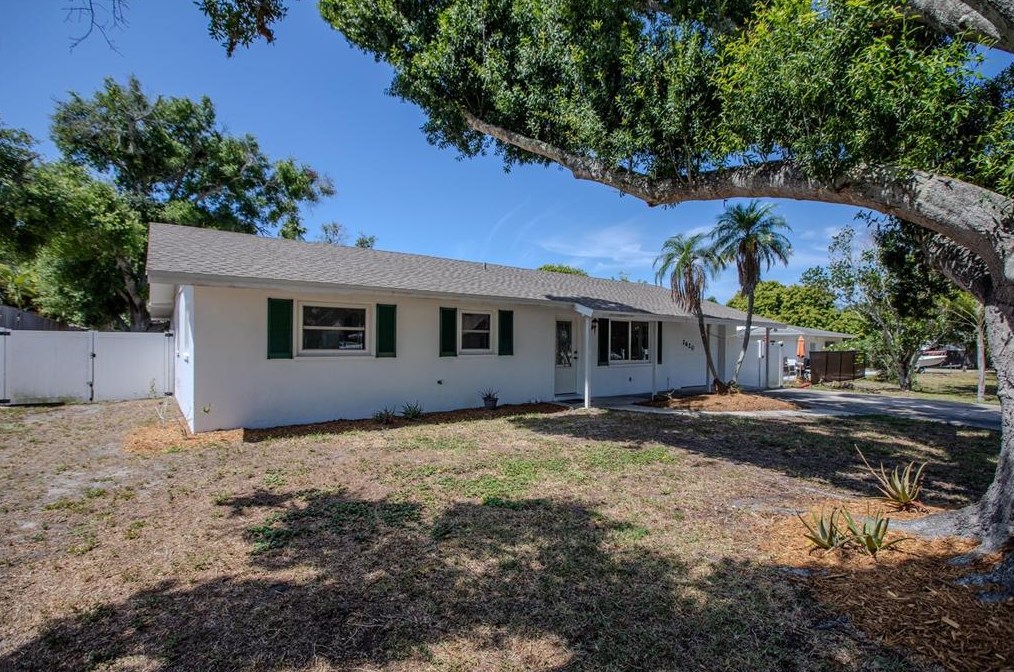 2620 Dueby St, Sarasota, FL 34231-6400