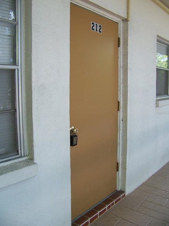 911 Washington Ave, Largo, FL 33770-3255